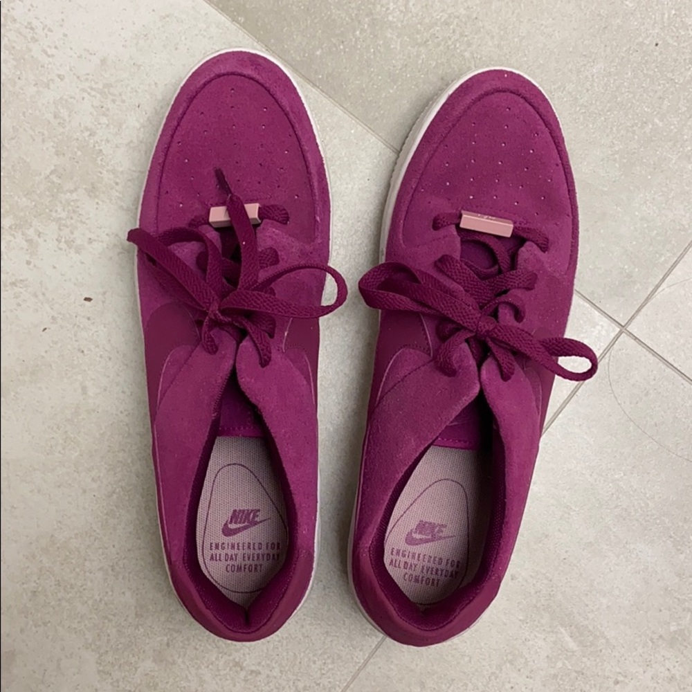 EUC Nike sneaker casual shoes